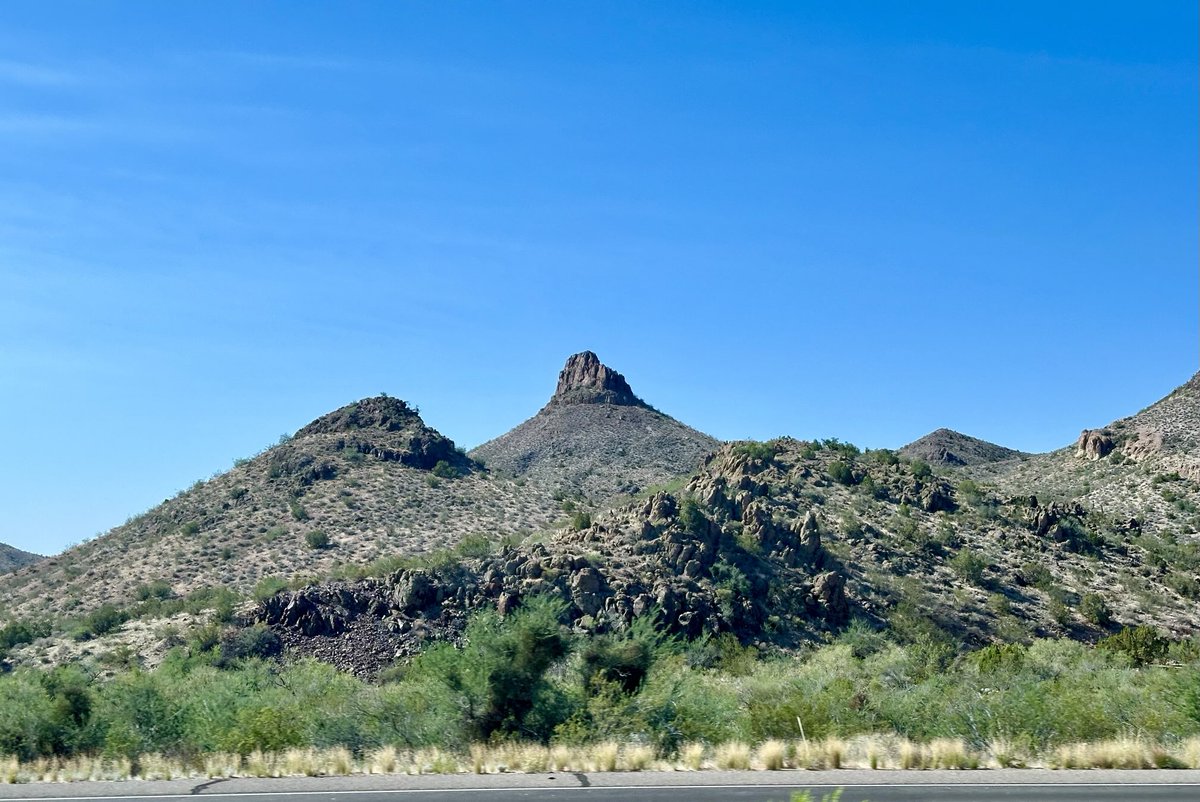 wlgolden's tweet image. More Landscapes from Oak Ridge Boys rolling through Arizona to Laughlin, Nevada EDGEWATER last night @oakridgeboys @WME @opry @CountryMusic