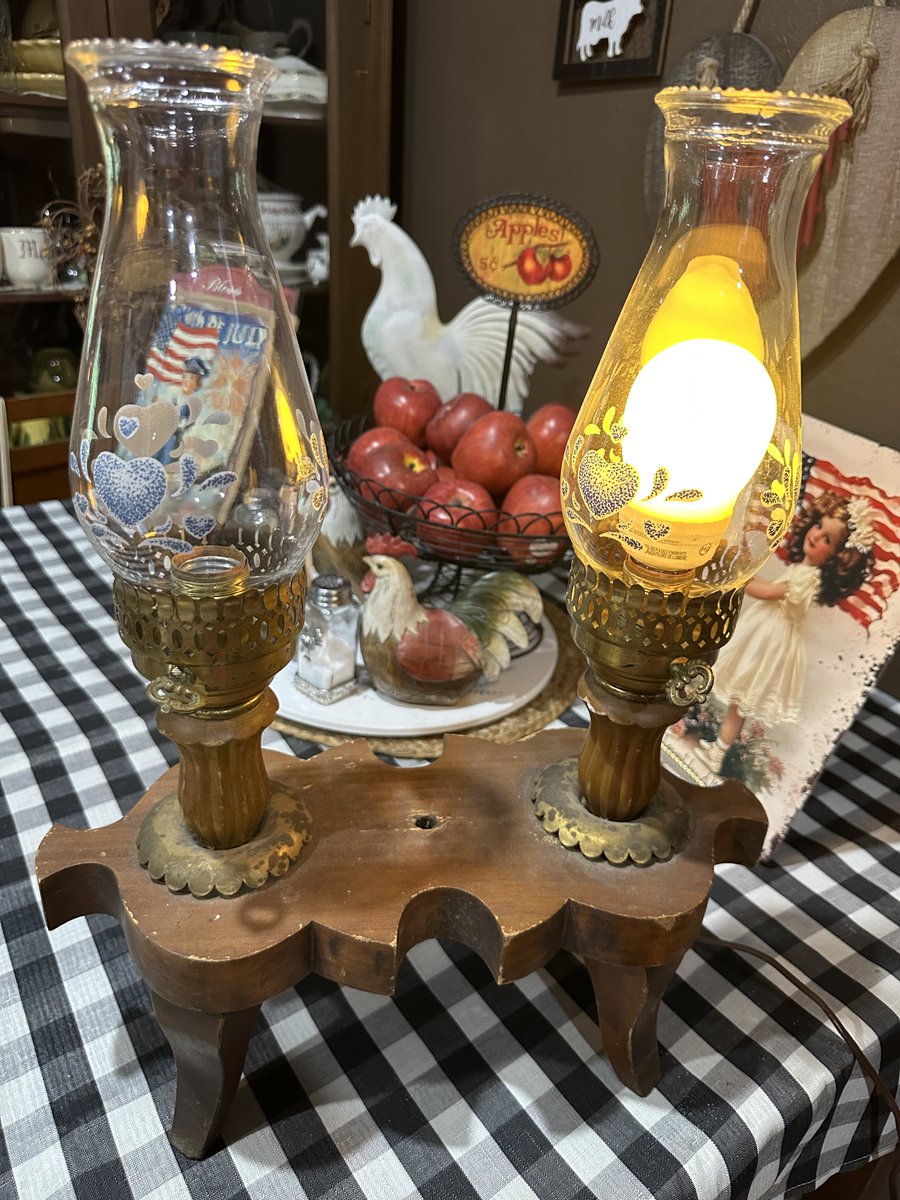 realMWO's tweet image. Finally got this old lamp working. The cord was severed and so with the help of my grandpa, he was able to get it to work again. Now I just gotta sand it, polish the brass, fill in that hole with wood puddy, and stain it.