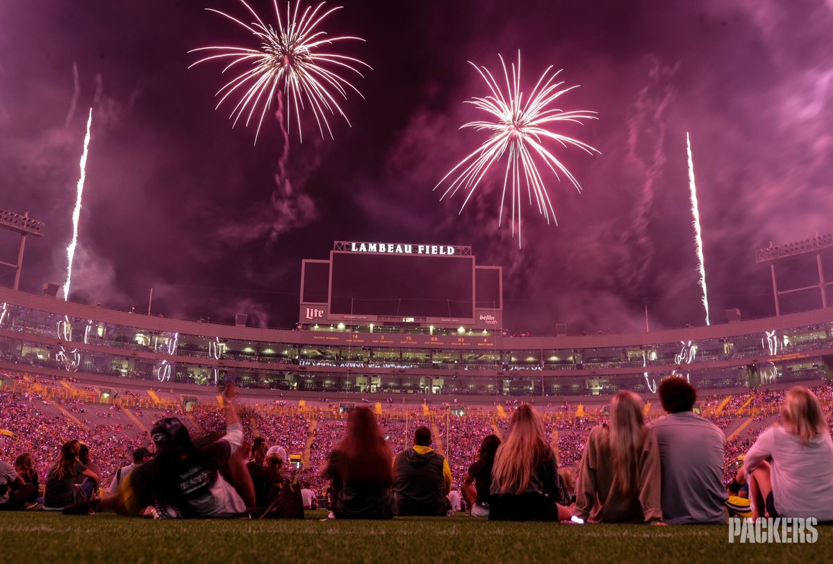 bigpackers4x's tweet image. Can't believe it took this long, but I'm officially going to my first Family Night.
Can't wait to actually watch it and not 100 Bellin Heath ads 馃榾馃憤