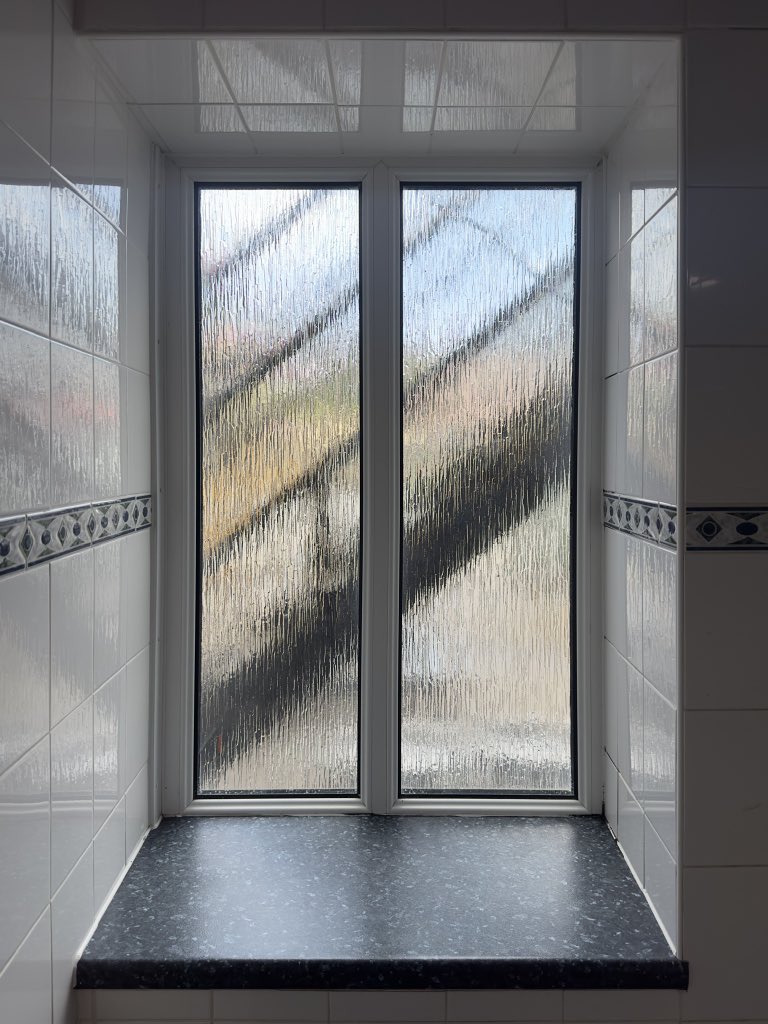 QuintinLake's tweet image. Pub toilet, Bala