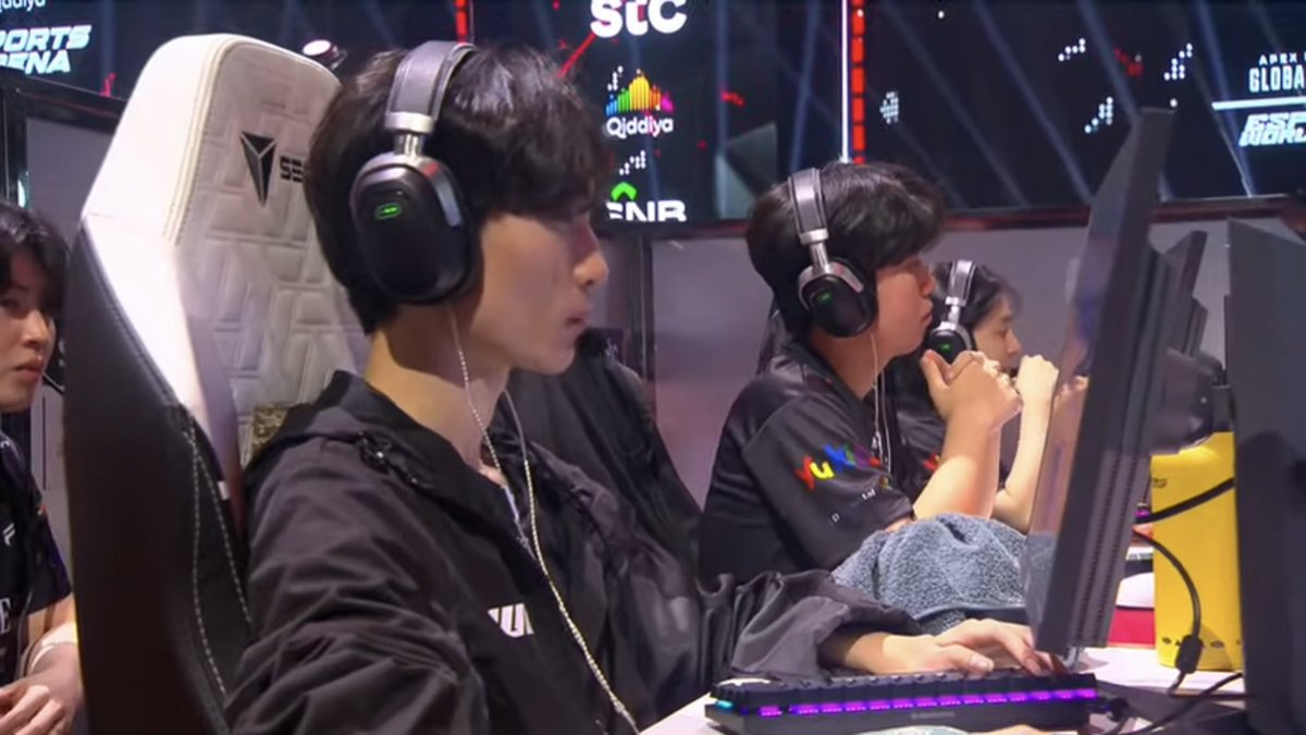 ENTERFORCE_36's tweet image. 最後まで挑み続ける #E36WIN 🪽
#EsportsWorldCup #EWC #MidseasonPlayoffs #ApexLegends