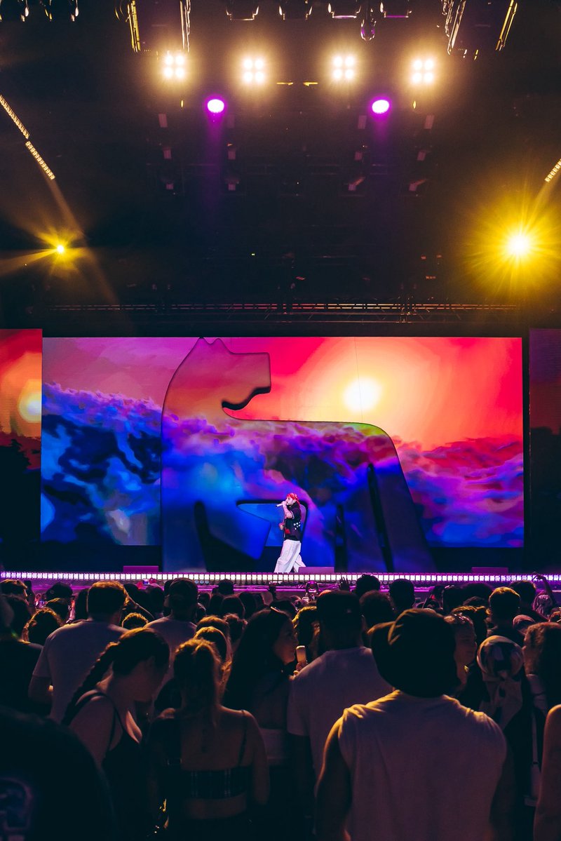 russdiemon's tweet image. this is my favorite stage design I’ve ever had
preciate everyone who’s being present at the shows and comin there and givin respect and support. a lot of time went into all this so I appreciate all the genuine love. thank you 🙏🏼