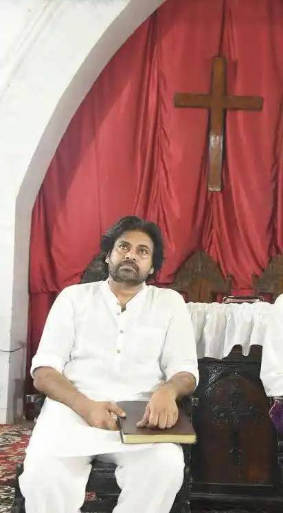 DCHARLESDAVID1's tweet photo. @Saffron_Anil_ உலக மஹா மகாநடிகன்... https://t.co/Iibwucjp67