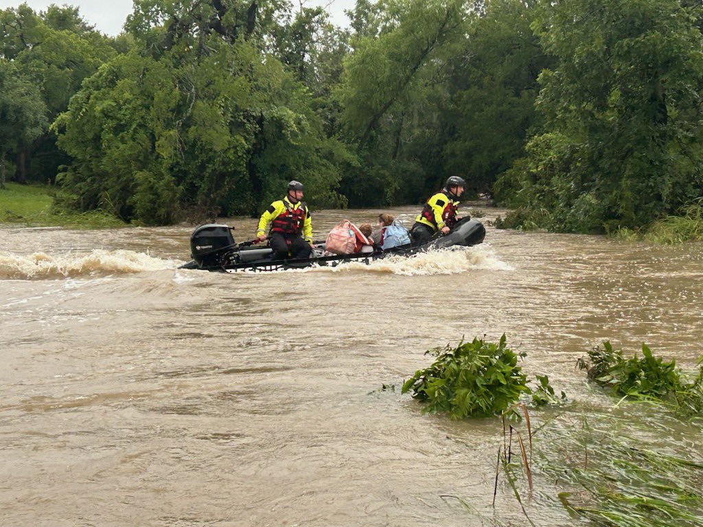 TDEM's tweet image. State emergency response resources are assisting local officials with rescues and evacuations across Texas as rain and flooding impacts the state.

#txwx
