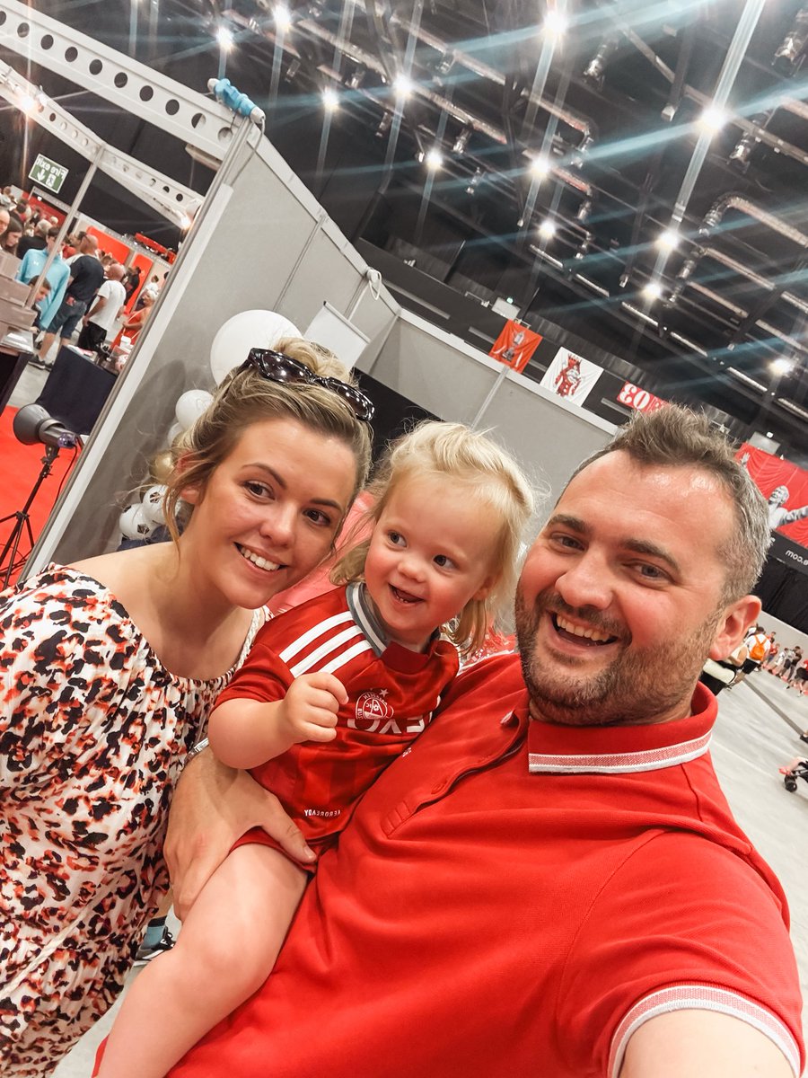 GlenCairnsVideo's tweet photo. Find a job you love doing, and youβll never work a day in your life π. Loved Dons Live today β€οΈ. Thanks to everyone who popped in past whether you bought a print or stopped for a bleather, I was in my element all day, and even got a bit of family time in between β€οΈ. #DonsFamily https://t.co/64IuxjOD0B