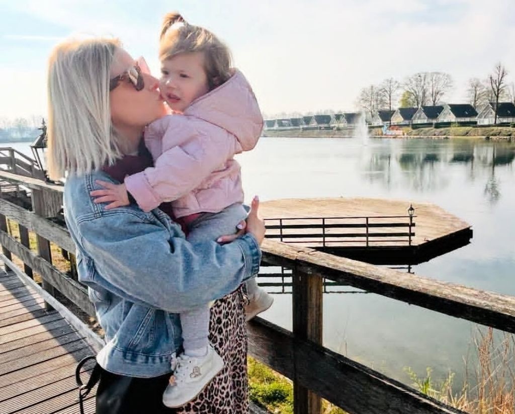 OrdinalKay's tweet image. luv these pics from that one travel sm 🧡