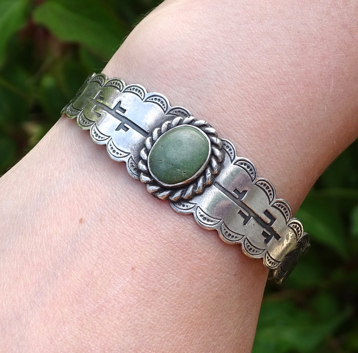 sky_parlor's tweet photo. ANTIQUE FRED HARVEY NAVAJO NATIVE AMERICAN SILVER TURQUOISE CUFF BRACELET https://t.co/pddQiFZBky https://t.co/b2H7Zypf7M