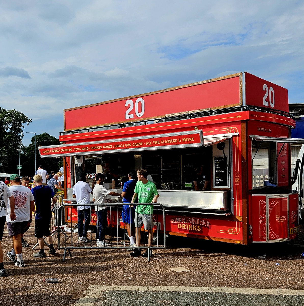 nadeem_ashfaq1's tweet image. With @pnefc goalscorer Liam Lindsay. So proud of our players and  of being a Prestonion.

Despite the 3-1 loss, today was about more than football, it was about being a family. Football has a special way of bringing people together, and today, #diogojota reminded us of that ❤️