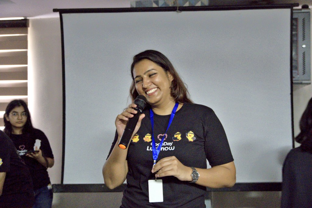 Some of the cute clicks from <a href="/CodeDay_Lucknow/">CodeDay Lucknow</a> with <a href="/nityaa_3009/">Nitya Pandey</a> 🚩💖