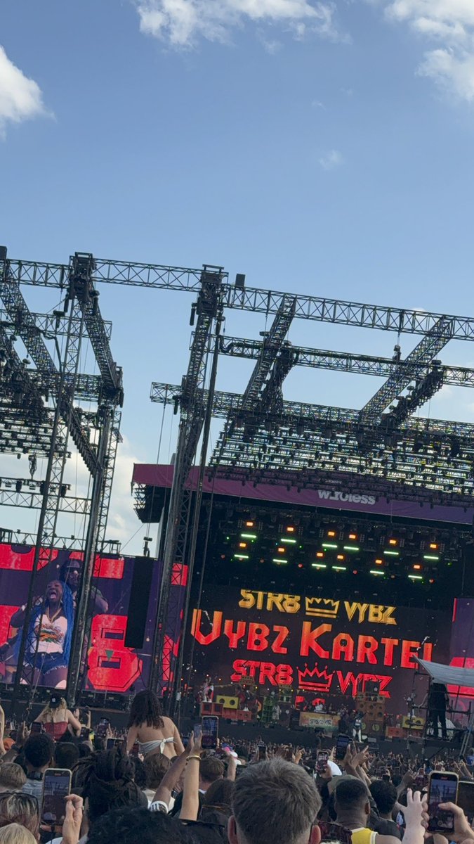 stxn_h's tweet image. finally seen vybz kartel live and he didnt disappoint