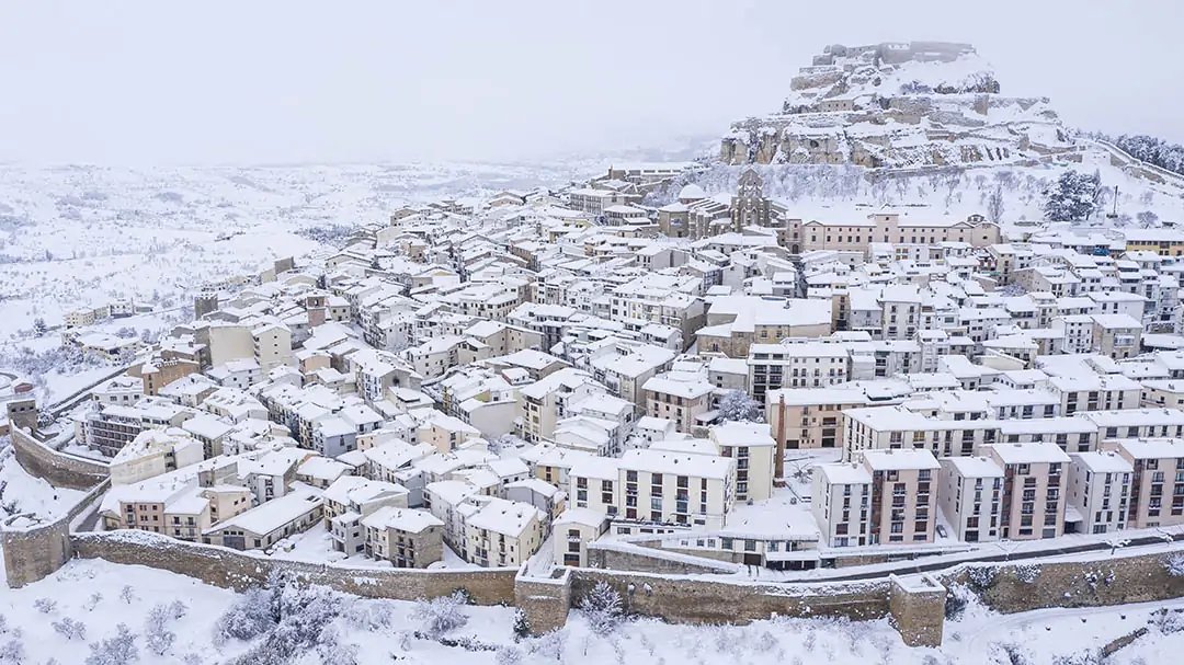 Agustí Campos #MazónalaPresó (@agusti_campos) on Twitter photo El 27 de gener de 1451 nevà als Ports i al Maestrat. Antoni Alguer anà a Morella a buscar un criminal implicat en l'assassinat d'un tortosí i de Rossell estant "per neus no pogué passar lo port". S'hi estigué un dia i mig esperant per arribar a Tortosa.
📸<a href="/comarquesnord/">comarquesnord</a> El 27 de gener de 1451 nevà als Ports i al Maestrat. Antoni Alguer anà a Morella a buscar un criminal implicat en l'assassinat d'un tortosí i de Rossell estant "per neus no pogué passar lo port". S'hi estigué un dia i mig esperant per arribar a Tortosa.
📸<a href="/comarquesnord/">comarquesnord</a>