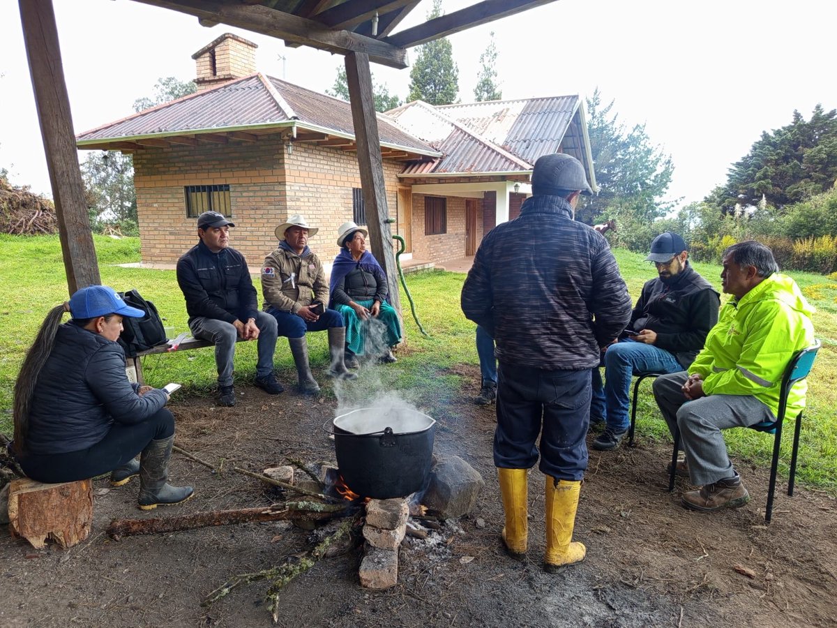 #SábadoDeParroquia ¡Gran día de trabajo en la Parroquia Baños! 🤝 Nos unimos a la minga de mantenimiento vial en la Comuna Ucholoma. Extendemos nuestro sincero agradecimiento a la comunidad por su cálido recibimiento y su increíble espíritu de colaboración
#JuntosPorElDesarrollo