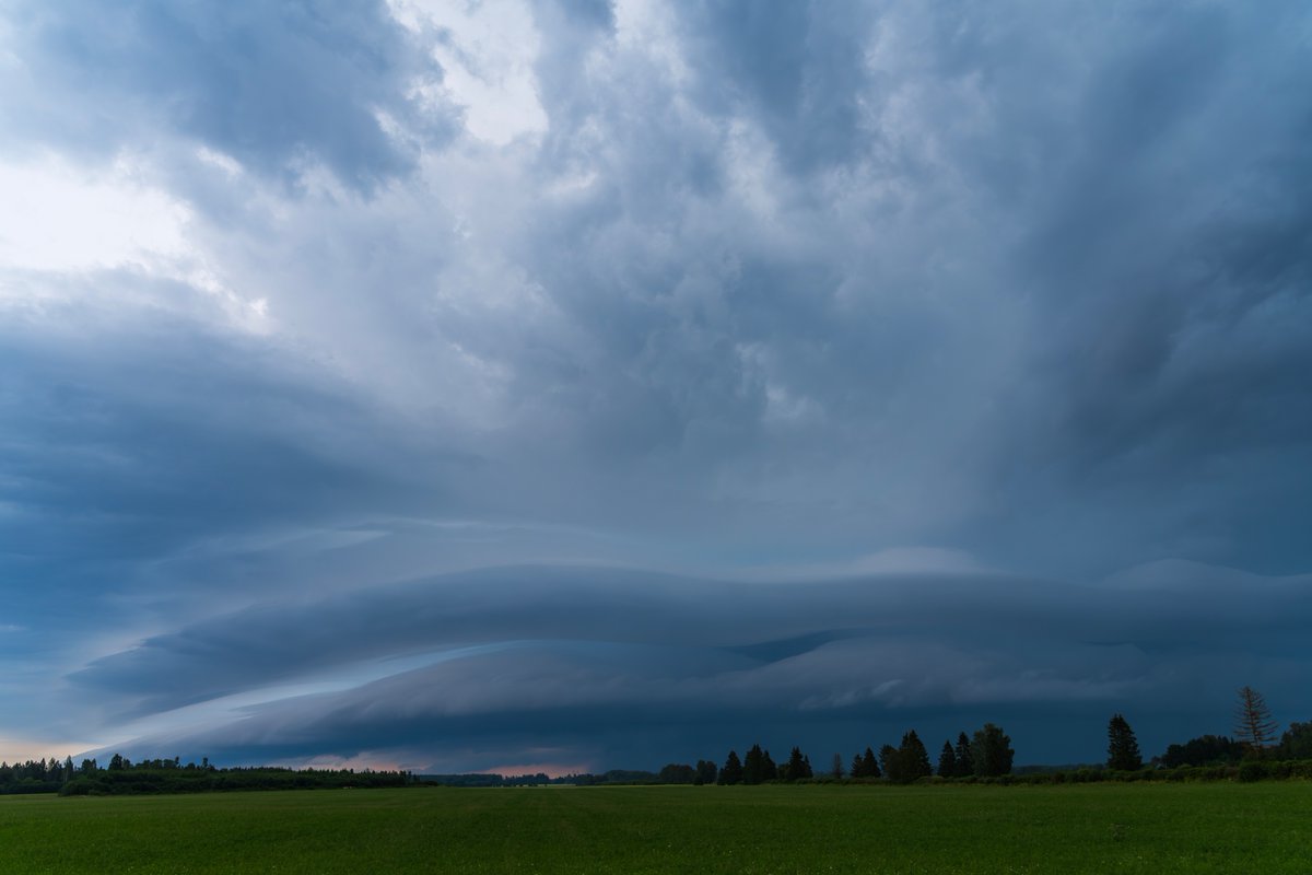 kairokiitsak's tweet image. I was tracking this supercell east of Rakvere, #Estonia 13.07.2025.