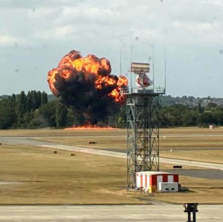 SamGuichelaar's tweet image. Apparently these pictures are real. Maybe I started seeing AI where there is none. Especially the antenna on the first picture looked ‘off’.
Apologies where due cc/ @AviationSafety