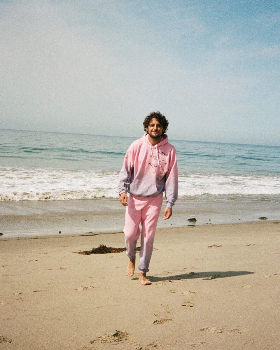 MalexNM's tweet photo. of course @MichaelVlamis looks good in #Vlambase sweatpants https://t.co/ybEL3FHrpl