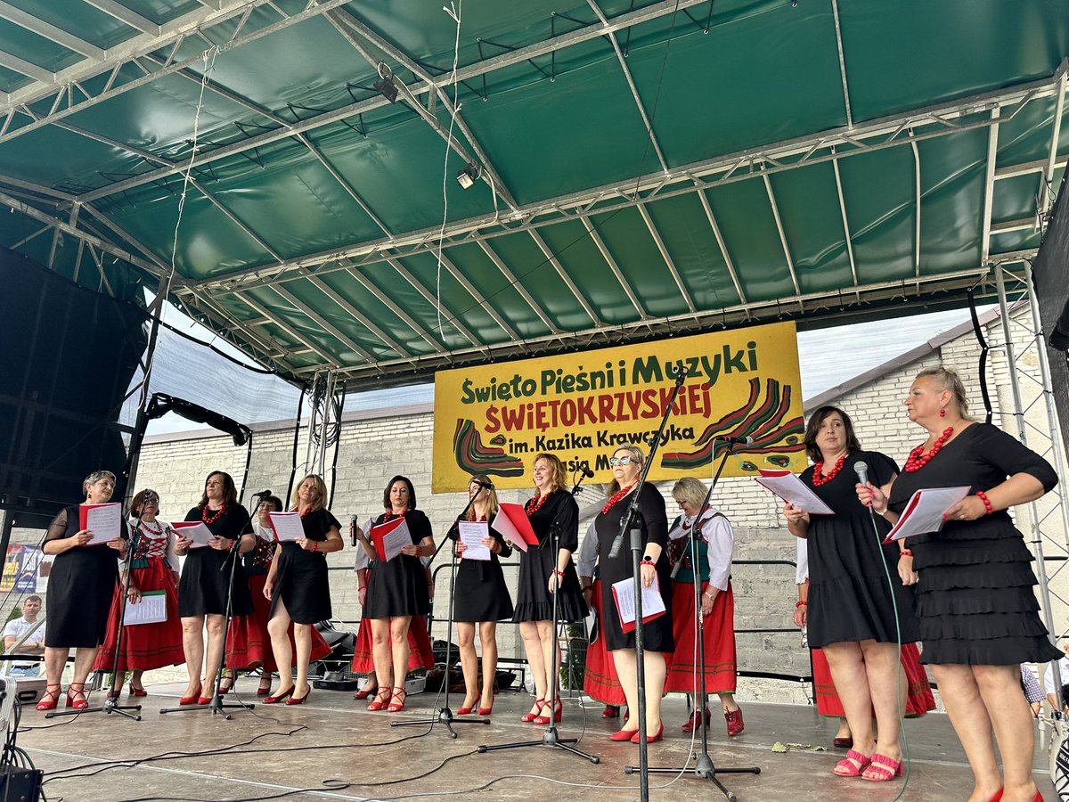 Niegosławice – miejsce, ludzie,relacje, tradycja, świętokrzyska dusza.
Kolejna edycja „Święta Pieśni i Muzyki Świętokrzyskiej im. Kazika Krawczyka i Stasia Muchy” 🎶🪗🎻
Dziękuję @AdamOchwanowski, że to trwa. ❤️
#Świętokrzyskie #Tradycja #KazikKrawczyk #StaśMucha