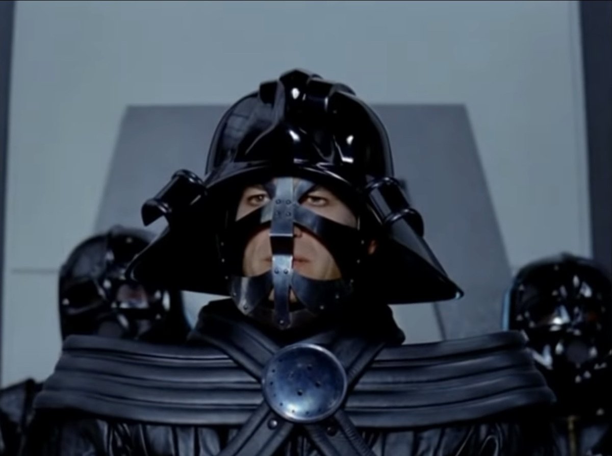 We review shameless Star Wars rip-off, THE HUMANOID!  youtube.com/watch?v=71gqOm…