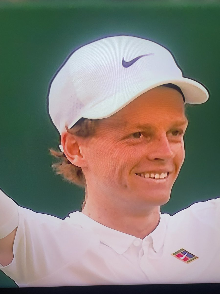 Grazie Jannik per avere scritto la storia nel tempio del tennis #Wimbledon #sinneralcaraz 🥕