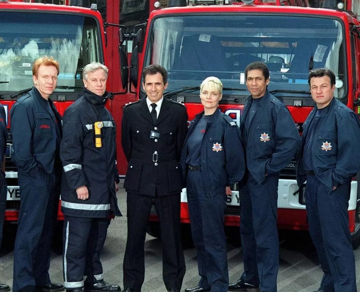 90sFootballUK1's tweet image. Sunday night Fear in the 90’s you’re full of dread about your Monday morning and you’re most likely watching these 2 shows.