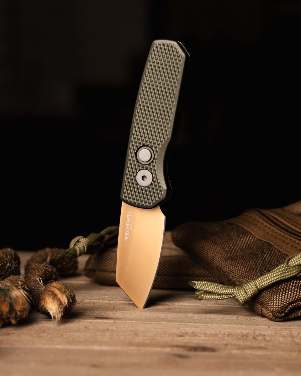 BladeHQ's tweet image. It&apos;s back! The Pro-Tech Desert Warrior Runt 5 has restocked! This Blade HQ EXCLUSIVE is packed with a copper-finished MagnaCut blade and an OD green handle.

Grab yours before they&apos;re gone again! 🚨🗡️

Shop now at the link below
bit.ly/4eKTEzE