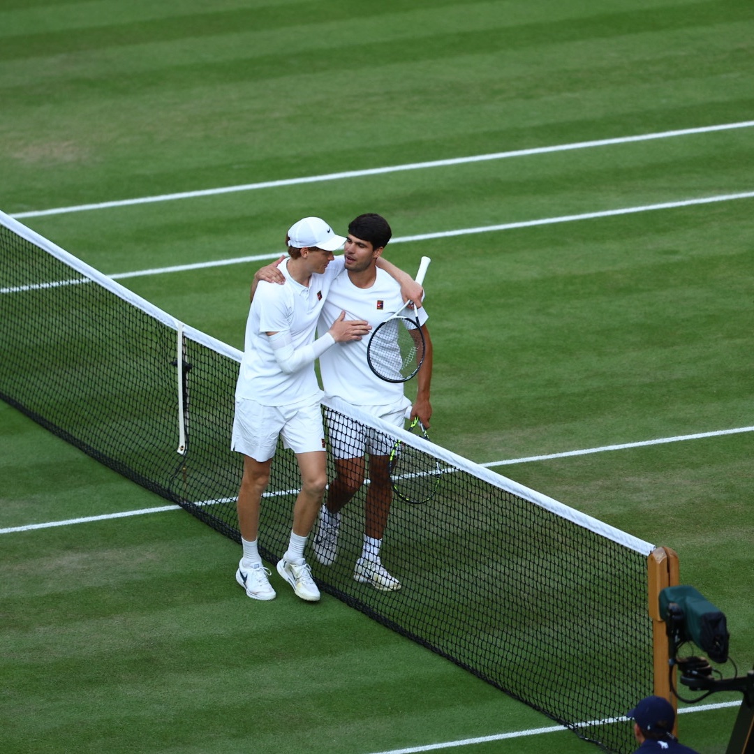Respect between two great champions 🤝

#Wimbledon