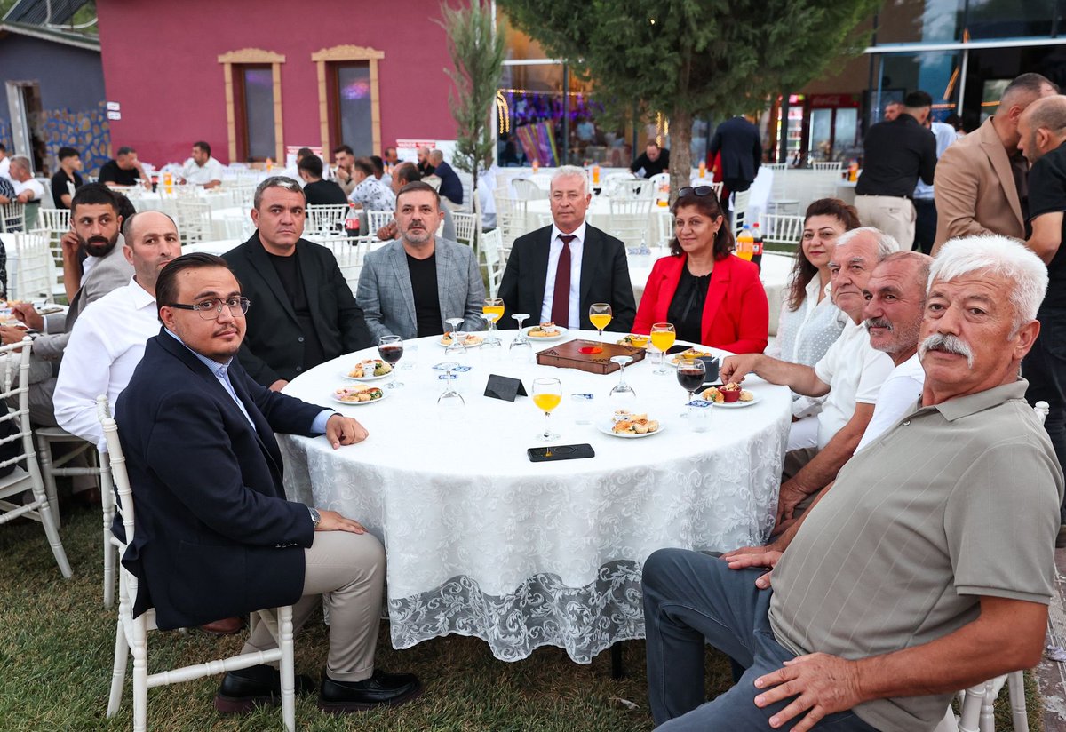 Taksici esnafımız Sn. Oktay Bilginç’in oğlu Ali ile Sümeyye kardeşlerimizin nikah akdini gerçekleştirdik.

Genç çiftimizi tebrik ediyor, kendilerine sağlık, huzur ve mutlulukla dolu hayırlı bir ömür diliyorum.
