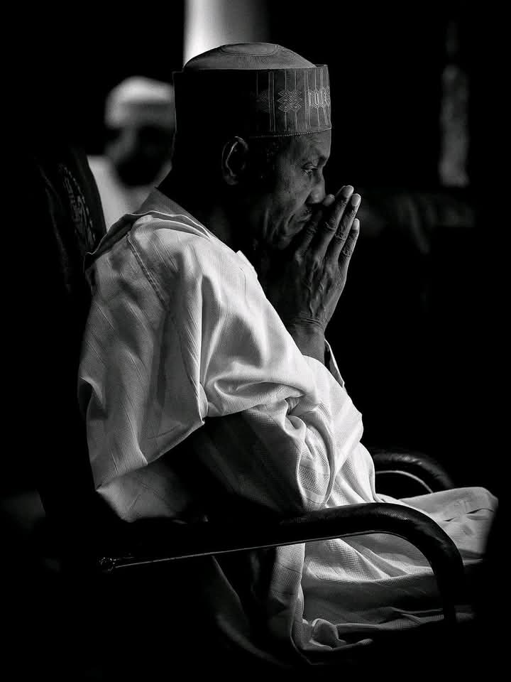 aiq_3rd's tweet photo. "There is no doubt I hurt some people, and I wish they will pardon me. To those who think I hurt them so much, please pardon me.”  
--Late Muhammadu Buhari

We forgive you, Baba, and May Almighty Allah forgive your shortcomings!😌🙏🏿 https://t.co/gNMgTl4a5k