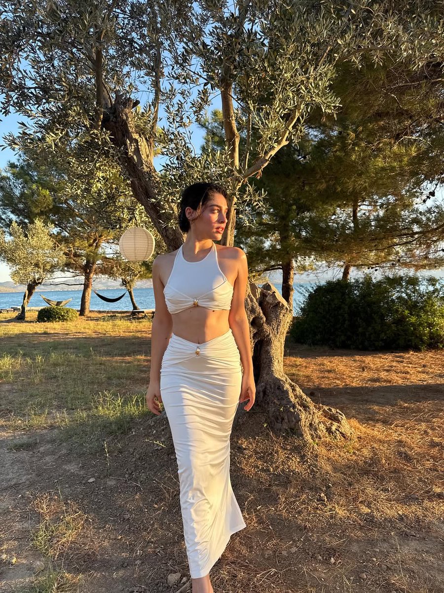 📸 #CemreBaysel via Instagram Post