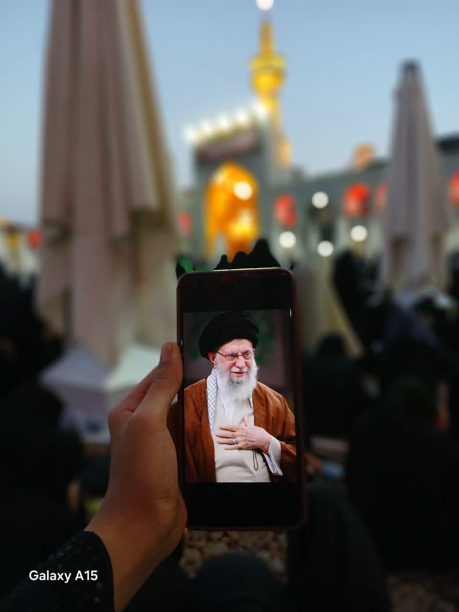 rebeka1370's tweet image. هشت سال انتظار شکست؛ امروز به آغوش امام رضا(ع) پناه بردم و برای سلامتی یگانه مرد میدان ولایت دعا کردم.