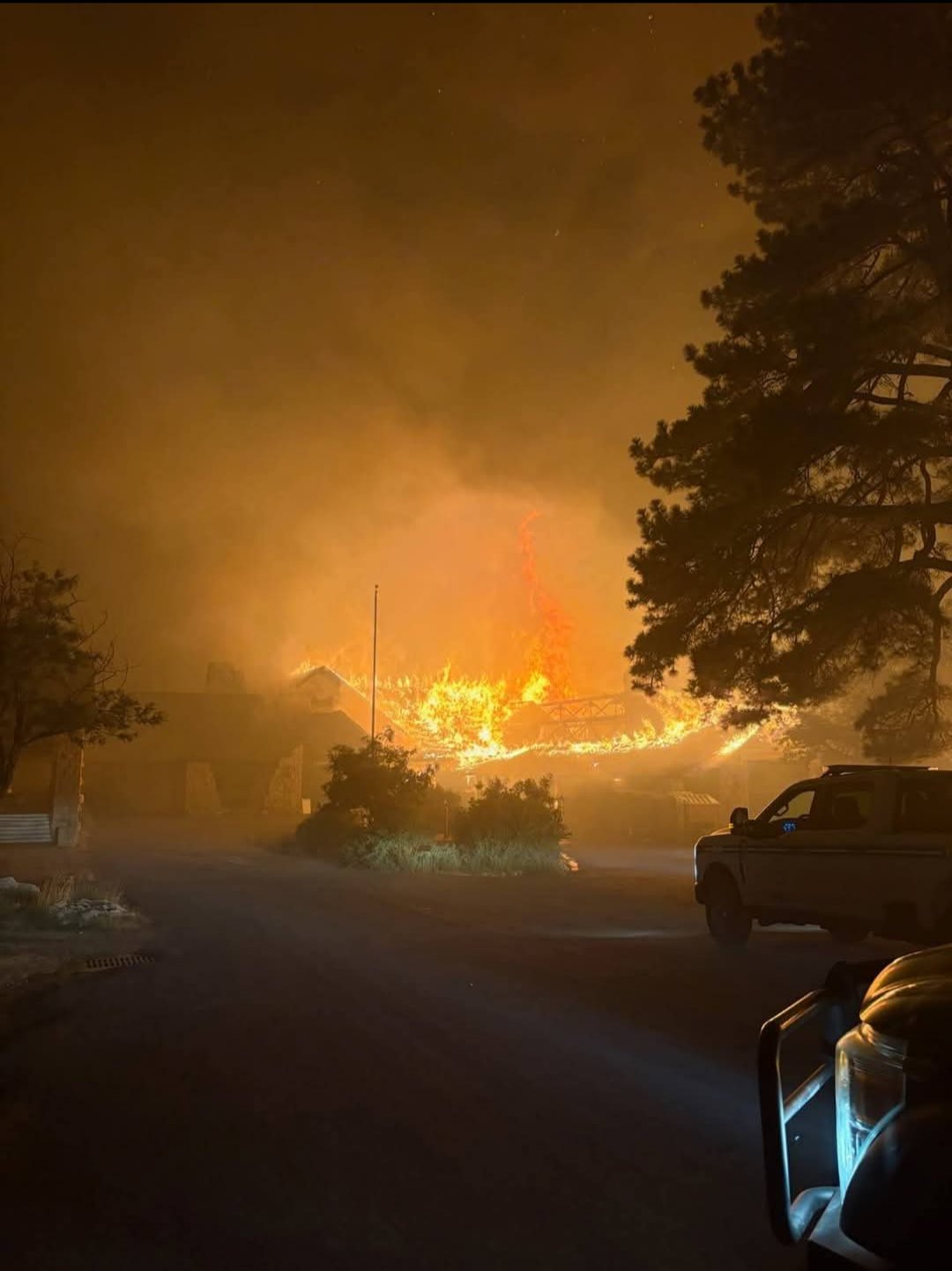 BREAKING: Jalen Hurts Donates $10 Million to Support Families and First Responders Amid Grand Canyon Wildfire — As Flames Consume the North Rim, the NFL Star’s Compassionate Gesture Offers a Ray of Hope to Thousands in Crisis.x4-vut