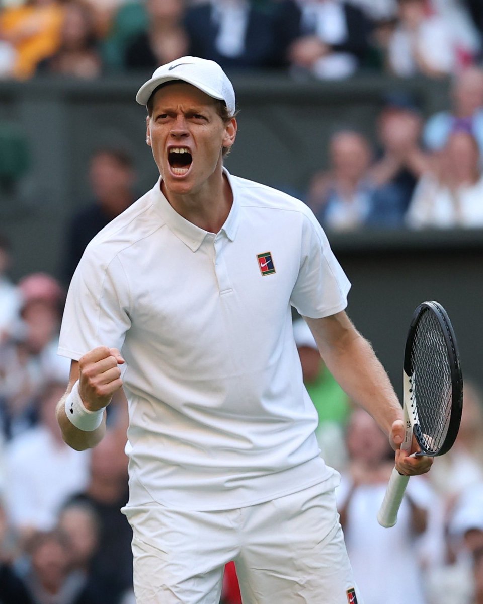 Lezione di tennis, lezione di sport, lezione di stile. 
#Jannik BATTE #Alcaraz con straordinaria maestosità!

Lección de tenis, lección de deporte, lección de estilo.
#Jannik VENCE a #Alcaraz con una majestuosidad extraordinaria!
#Wimbledon #Wimbledon2025 #Sinner 🎾 #Champion
