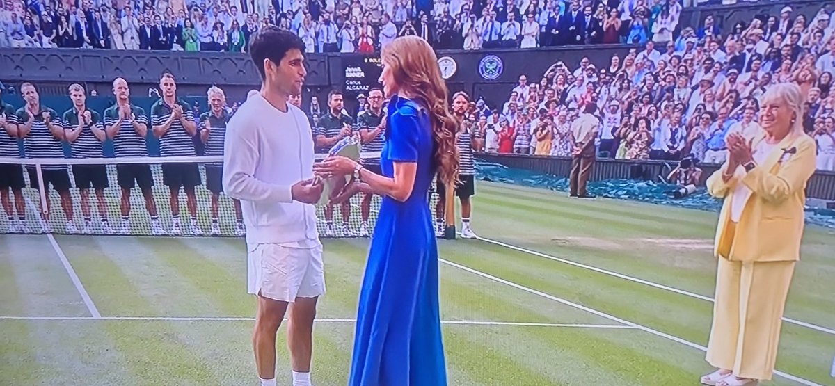 saluti37's tweet image. #sinneralcaraz
#wimbledonfinals