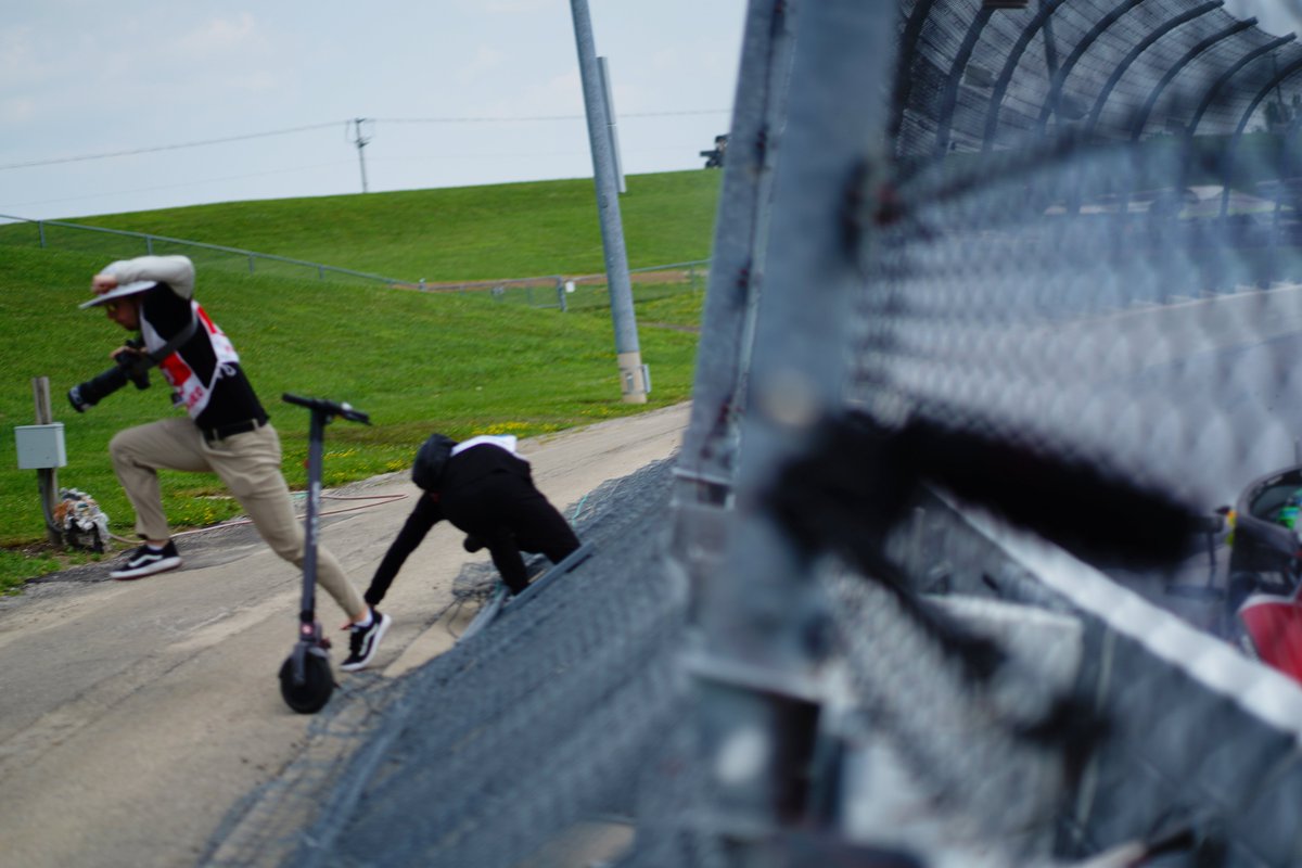 KevinDMotors's tweet image. That was an exciting first incident!

McLaughlin and DeFrancesco spun right towards my position. I got a few final photos as I ducked out of the way.

@jshbutcher and Ian Gibbs seen jumping out of the way in the final photo. All of us were fine.

#IndyCar #IndyCarAtIowa