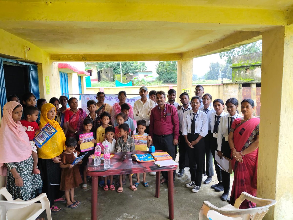 Vmitpolytechnic's tweet photo. "Gaon-gaon le chale Takneek ki roshni"

  Day 4 of the Technology Awareness Drive!

VMIT-Ranchi students &amp; teachers visited more villages today to spread the message of how technology can empower lives and shape careers.

Rural minds, modern skills — a future-ready Bharat! https://t.co/aWmSxyblJT