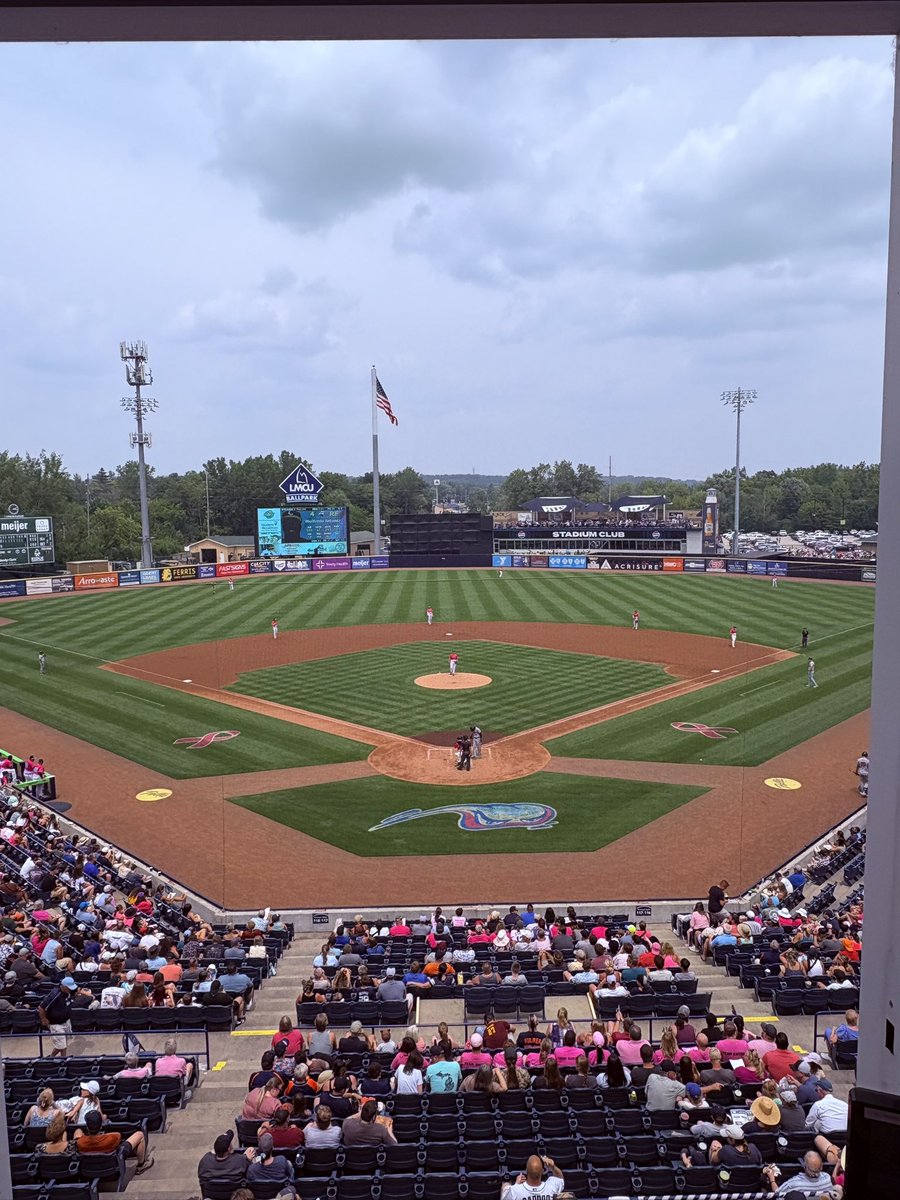 mitchhooten's tweet image. Pink out the Park @FieldExperts @MichiganSFMA @WhiteHouse