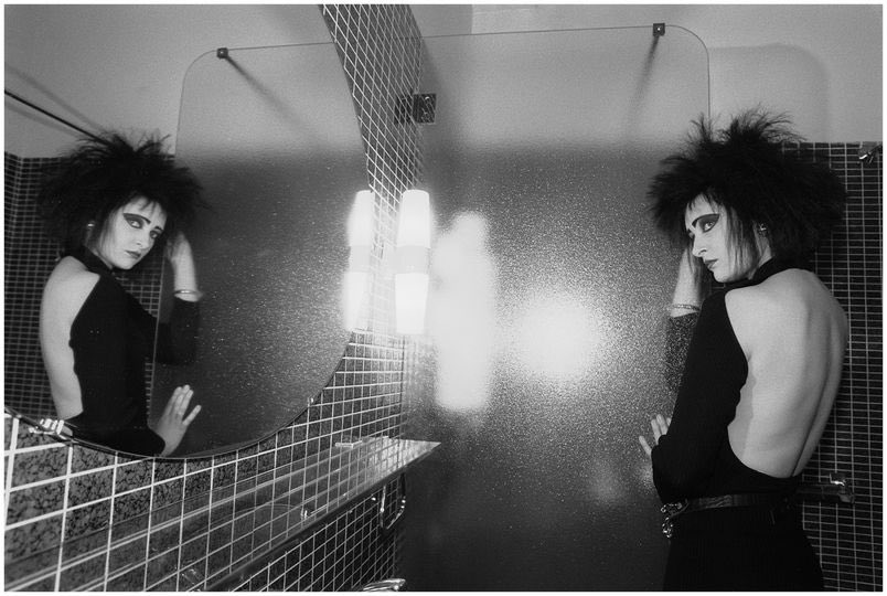 🖤 Notoldjustexperienced (@notoldjustexpe1) on Twitter photo 'Even the greatest stars, discover themselves in the looking glass' .... 🪩🪞🖤
'Hall of Mirrors' from the Through The Looking Glass album, 1987
#SiouxsieSiouxSunday
#SiouxsieAndTheBanshees
#Siouxsie
<a href="/NewWaveAndPunk/">PunkAndNewWave</a> <a href="/phatalstu/">@phatalstu</a> <a href="/Schnitzel63/">Schnitzel</a> <a href="/FatOldAnarchist/">Fat Old Anarchist</a>
📸Pierre Terrason 'Even the greatest stars, discover themselves in the looking glass' .... 🪩🪞🖤
'Hall of Mirrors' from the Through The Looking Glass album, 1987
#SiouxsieSiouxSunday
#SiouxsieAndTheBanshees
#Siouxsie
<a href="/NewWaveAndPunk/">PunkAndNewWave</a> <a href="/phatalstu/">@phatalstu</a> <a href="/Schnitzel63/">Schnitzel</a> <a href="/FatOldAnarchist/">Fat Old Anarchist</a>
📸Pierre Terrason