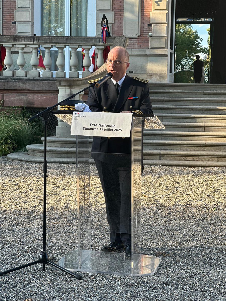 Prefet68's tweet image. 🇫🇷 #FêteNationale
Dans un esprit de mémoire et de cohésion, Emmanuel Aubry, préfet du Haut-Rhin, a présidé la cérémonie départementale organisée à Colmar, aux côtés des autorités civiles et militaires, des élus et de nombreuses personnalités.
🙏 Hommage à l’unité nationale et…