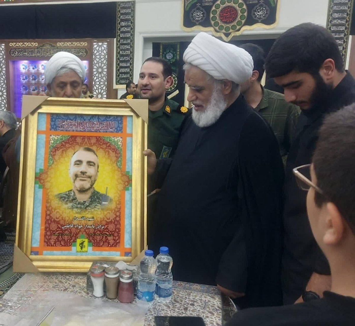 Sina___s1989's tweet image. ✍️ آقایان برای چند عضو سپاه مراسم گرفتهاند، قاب عکسشان را گذاشتهاند روی میز غذاخوری کنار نمک، سماق و فلفل :)
بعد کصخولا میگن چرا بهشون میگید کتلت🤣
از کتلت تا کوبیده جرررررررررر 😂
#ایام_کتلتیه
