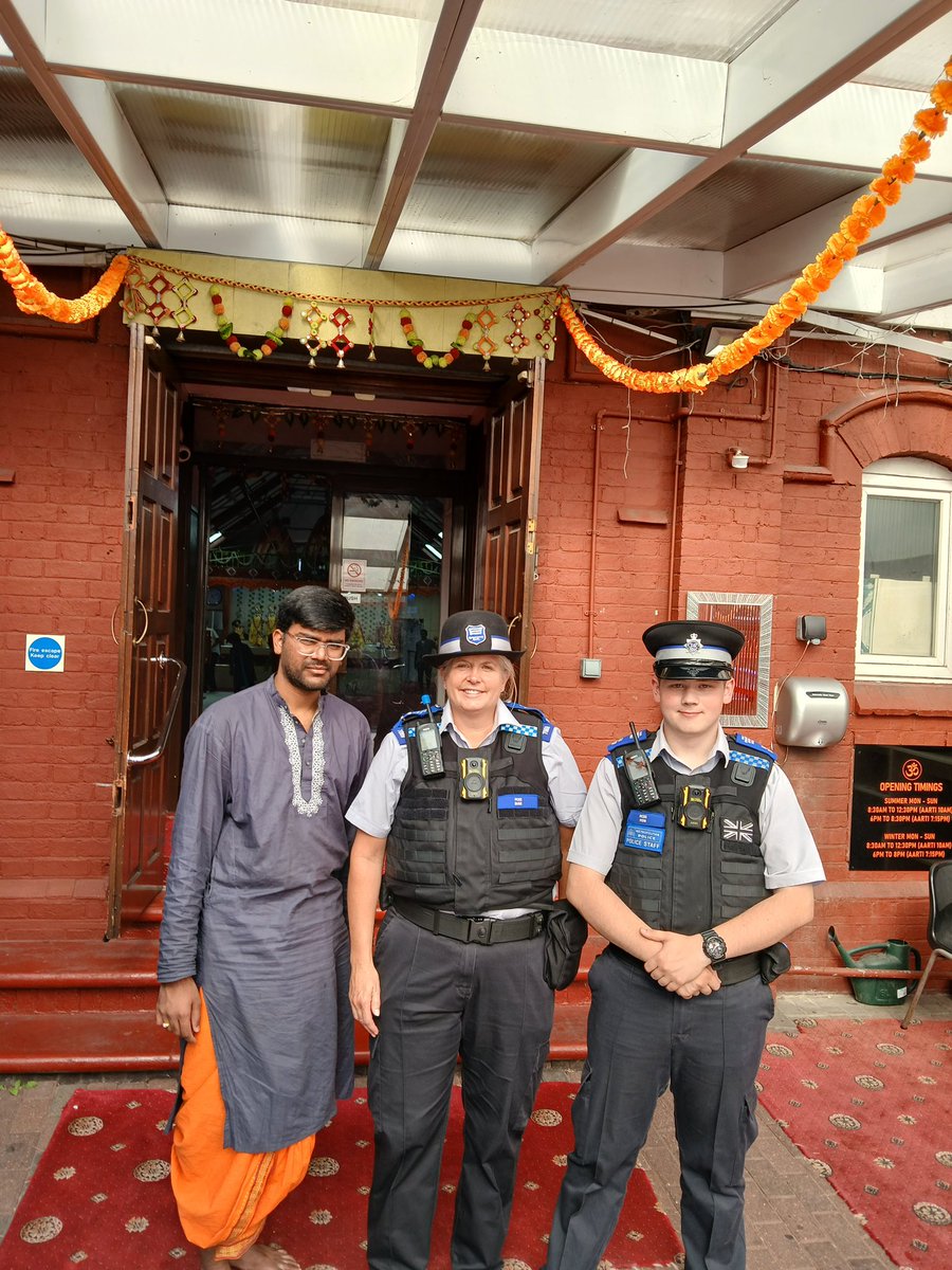 MPSClementswood's tweet image. @MPSClementswood
@MPSLoxford
@MPSRedbridge
Officer’s patrolled at Albert Road Mosque & at Hindu Mandir