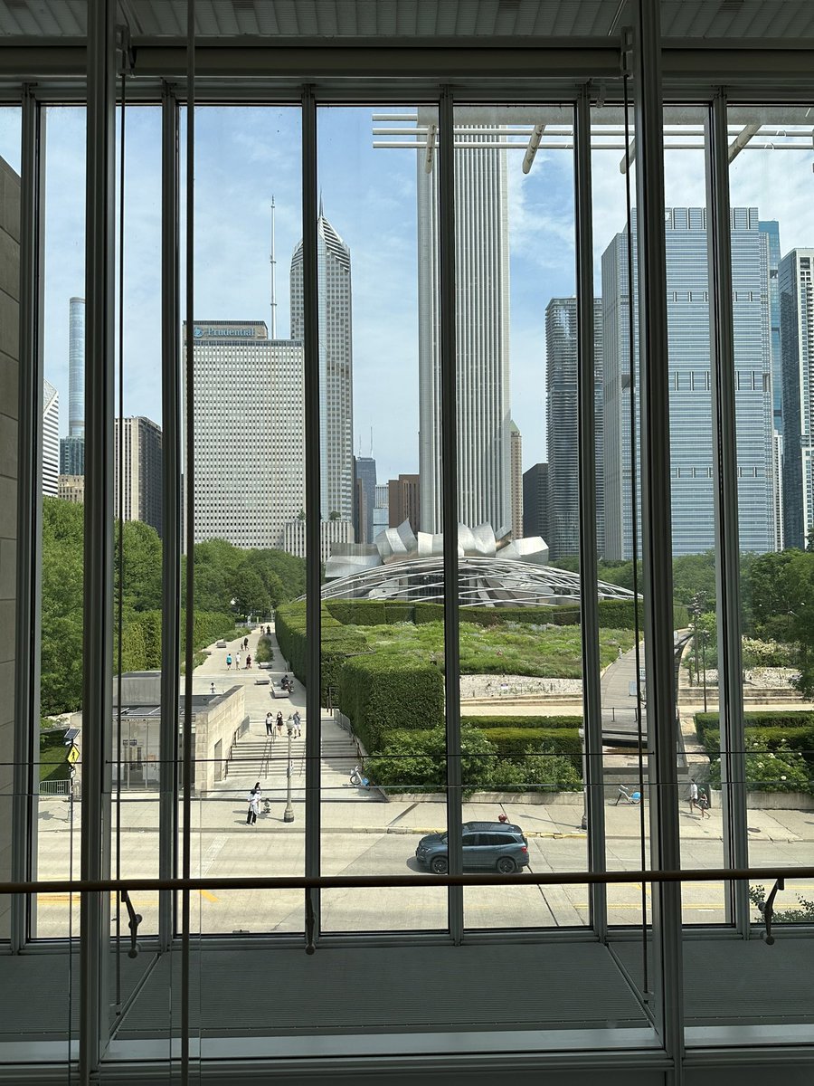 AndiFelsl's tweet photo. @horageswiss team having fun in #Chicago with art and watches https://t.co/TvWTPftwkg
