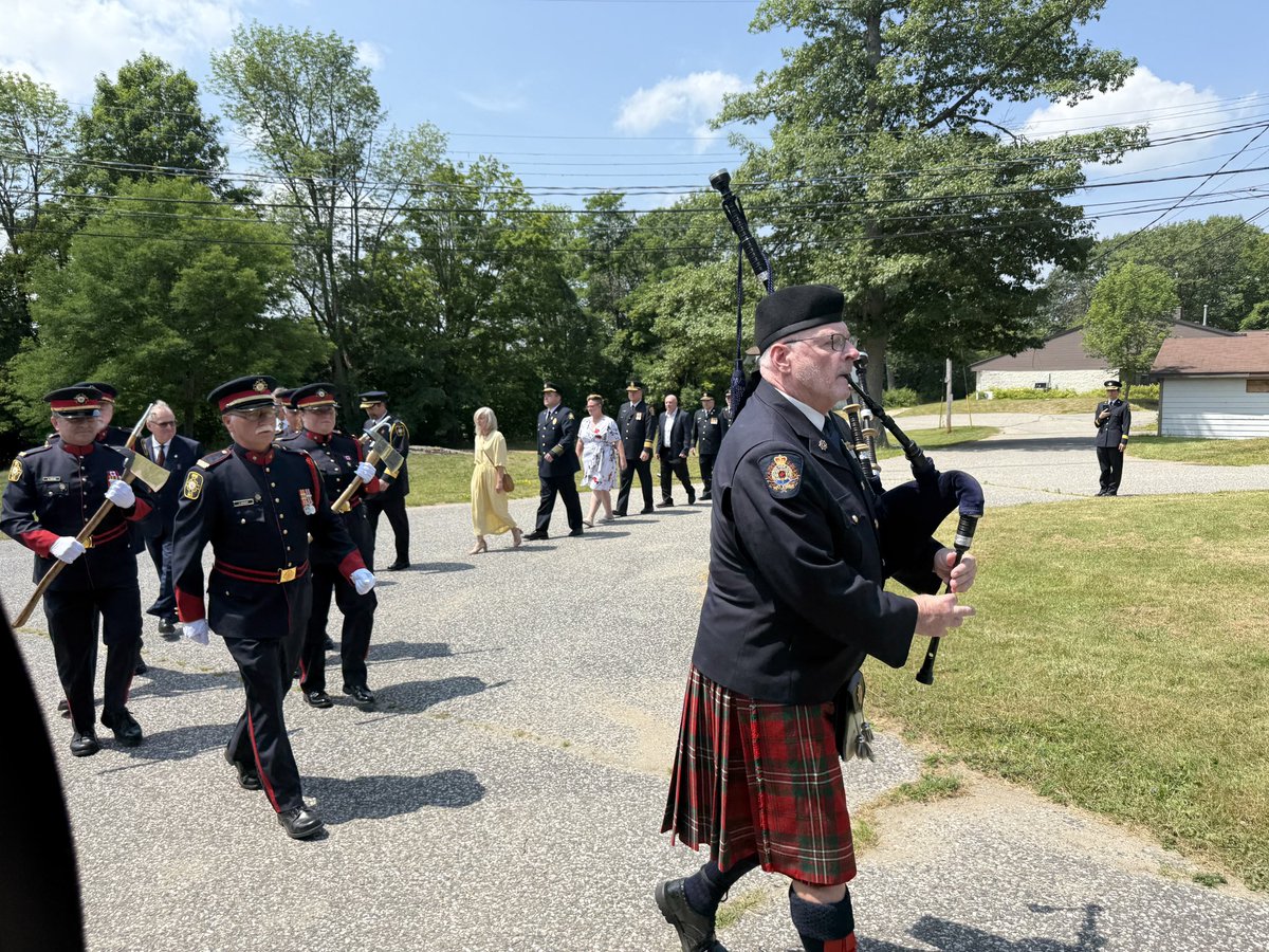 BFES Honour Guard tweet media