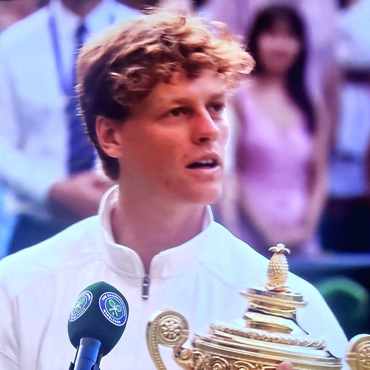 #Sinner è l'unico al mondo a ringraziare i piccoli raccattapalle nel suo discorso della vittoria.
Una grande persona oltre che un grande Campione.
#sinneralcaraz