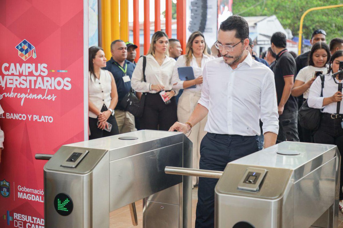 carlosecaicedo's tweet image. Recuerdo el 31 de agosto de 2023, cuando dimos el banderazo inicial de este sueño. Nos decían que no era posible, que el sur del Magdalena no estaba listo para una universidad. Hoy, esos mismos que dudaban guardan silencio mientras los estudiantes se preparan para entrar a…