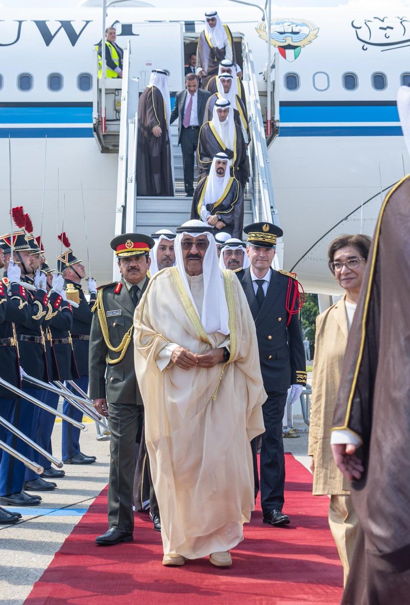 الهيبة بأبهى صورها 

قائد عظيم .. لشعب وفي كريم 

#مشعل_الأحمد_الجابر_الصباح