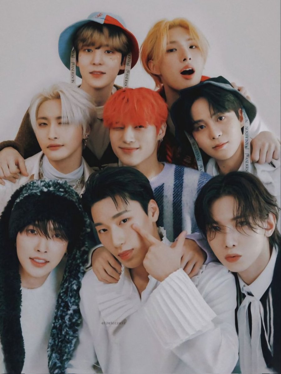 fckjiho's tweet photo. hoje faz 1 ano que eu me tornei atiny, 1 ano que graças a um video do san cantando wave e o jongho jogando um balão nele, apareceu na minha timeline e eu conheci os meus meninos 🤍 https://t.co/aL4gHiMii7
