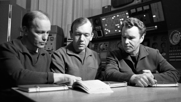 Russia's tweet image. #OTD in 1934, Soviet cosmonaut Alexei #Yeliseyev was born.
Two times Hero of the Soviet Union, he made history as the FIRST flight director of Soviet manned spacecraft & orbital stations โ creating #MissionControl as we know it today.
A true legend of space exploration!