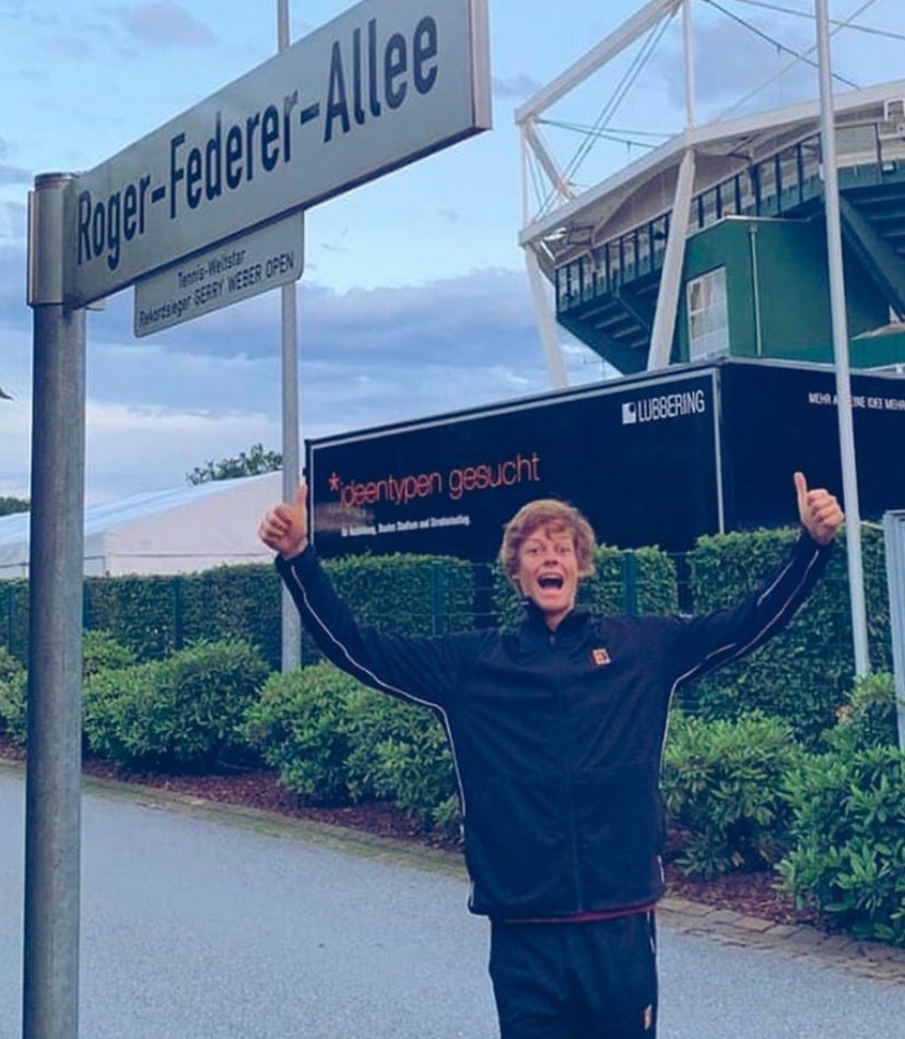 Jannik Sinner winning Wimbledon one day was always set in stone after he took a picture on Roger Federer street

 💚