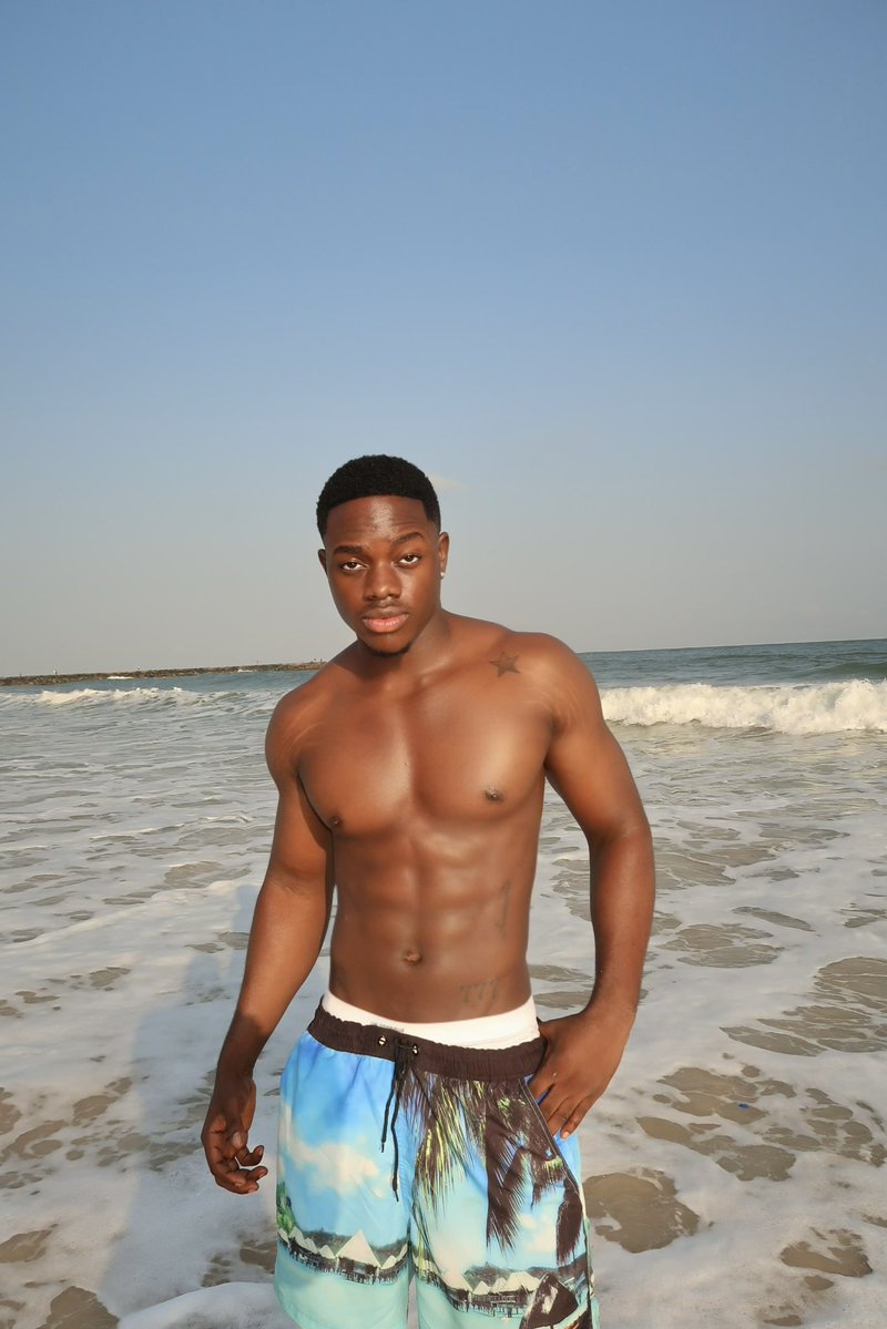sokey__'s tweet image. Cinnamon boi🏖️