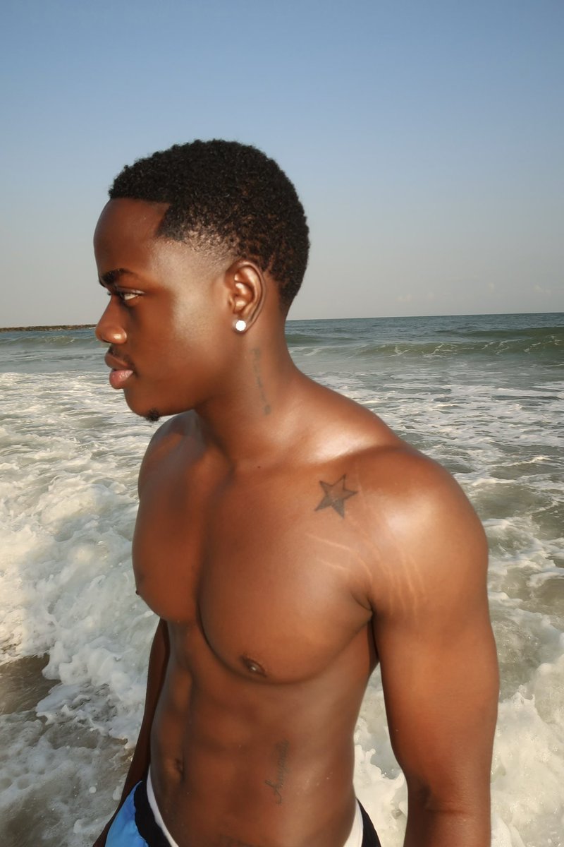 sokey__'s tweet image. Cinnamon boi🏖️
