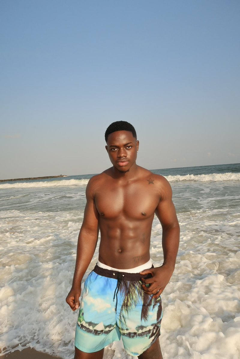 sokey__'s tweet image. Cinnamon boi🏖️